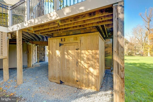 Building Photo - 1057 Vista Dr