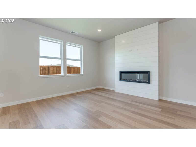 Building Photo - 9212 SE Azalea St