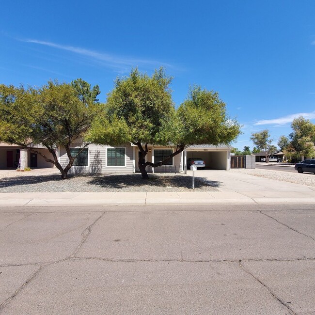 Primary Photo - 3 BEDROOM CORNER LOT HOME IN CHANDLER W HU...