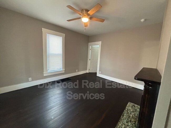 Building Photo - 304 Stanley St