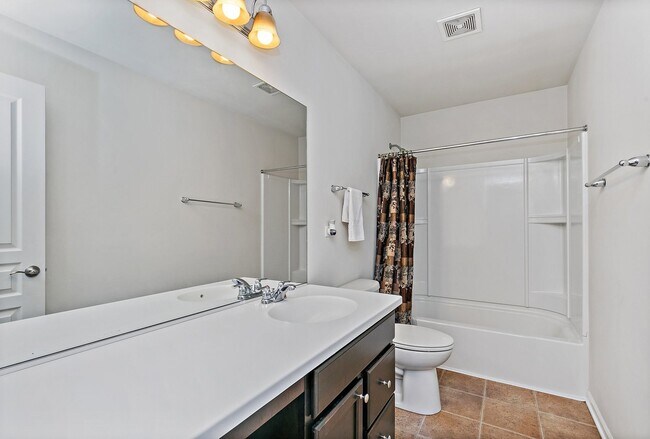 Building Photo - 3557 Crestwood Ln