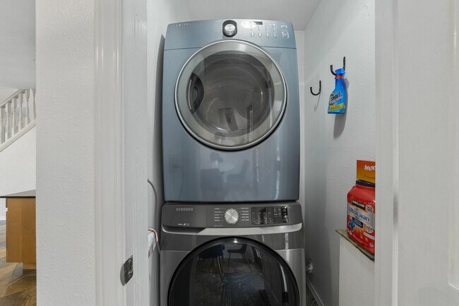 Building Photo - 4132 Matia Dr