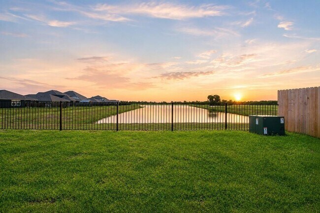 Building Photo - 6643 Escondido Dr