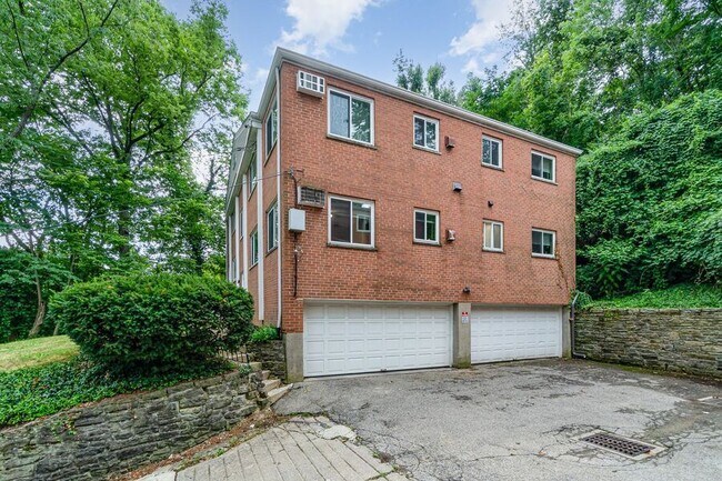 Building Photo - 3525 Linwood Ave