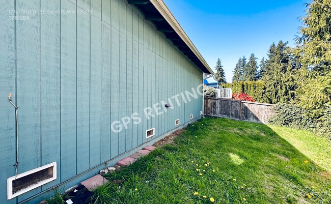 Building Photo - 11931 2nd Dr SE