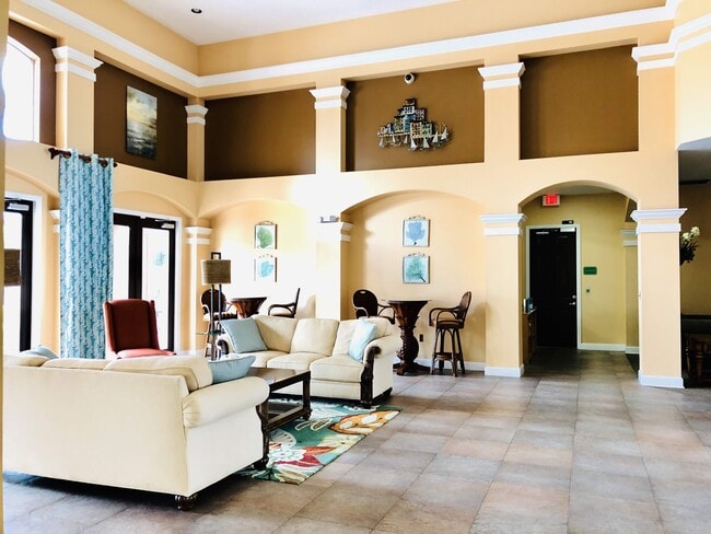 Building Photo - 271 SW Palm Dr