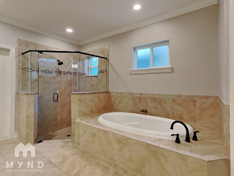 Building Photo - 3520 Hawthorn Way