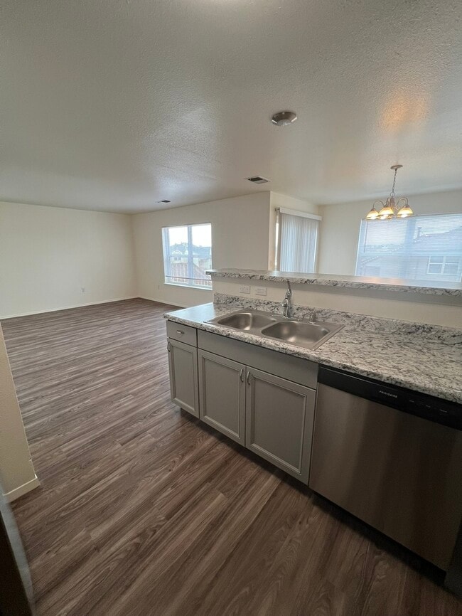 Building Photo - 1151 Dakota Dr