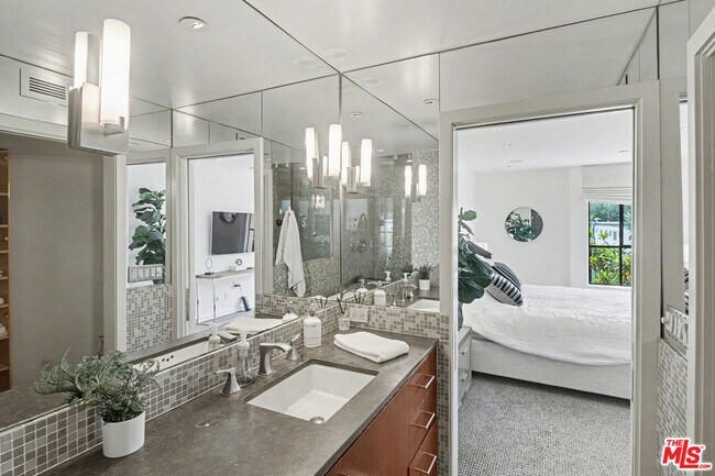 Building Photo - 720 Huntley Dr