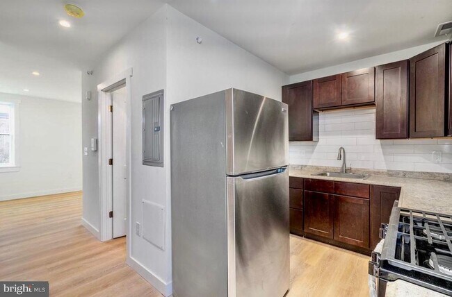 Building Photo - 2113 S 15th St
