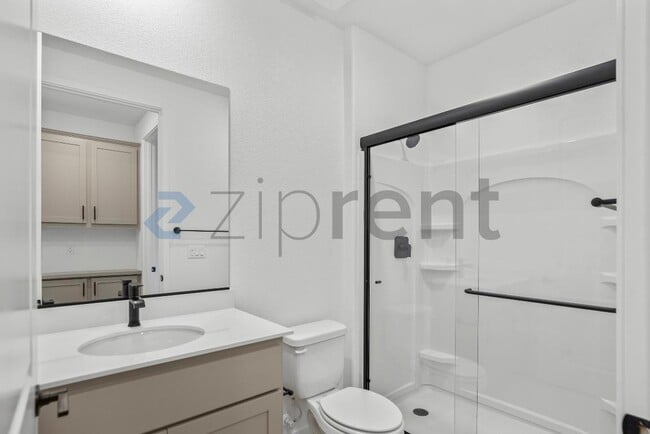 Building Photo - 3284 Oak Trl Dr