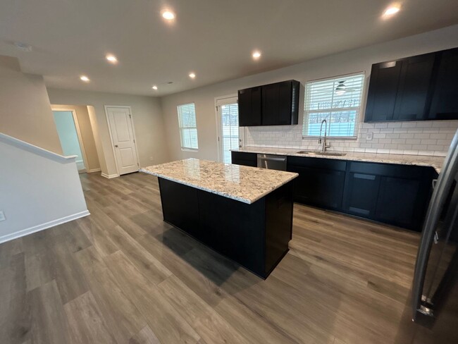 Building Photo - *Move in Special* 4 Bedroom | 2.5 Bath Hom...