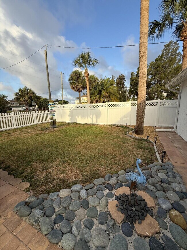 Building Photo - 6814 Driftwood Dr