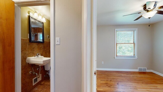 Building Photo - ISU Campus Area - Available August 1st