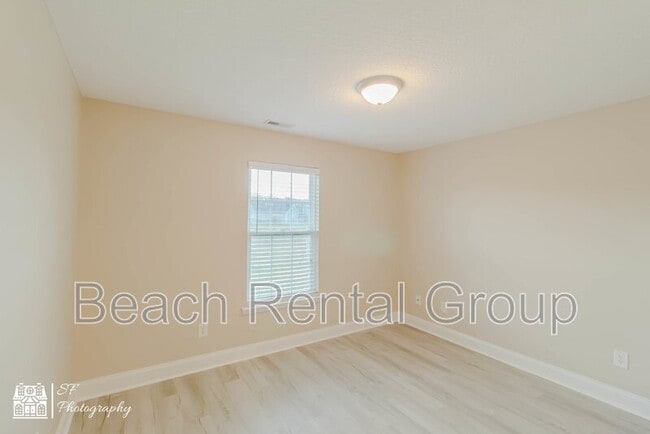 Building Photo - 246 Macarthur Dr