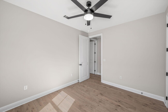 Building Photo - 1460 Pine St