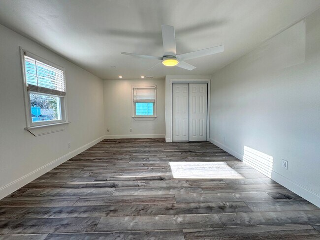 Building Photo - RENOVATED 3 bedroom end unit across the street from the Beach!