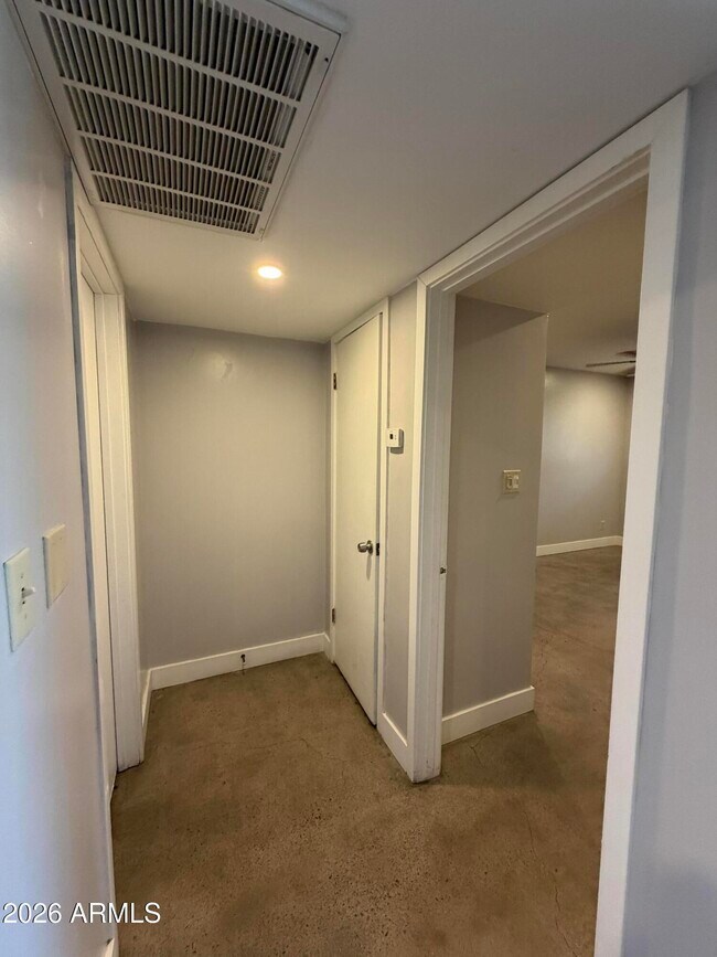 Building Photo - 1833 E Harvard St