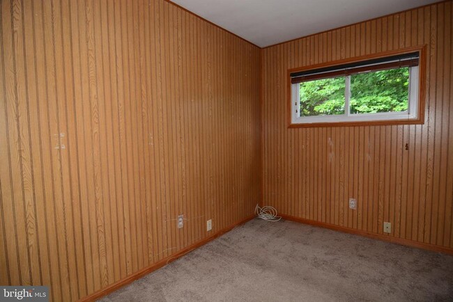 Building Photo - 10647 Maple St