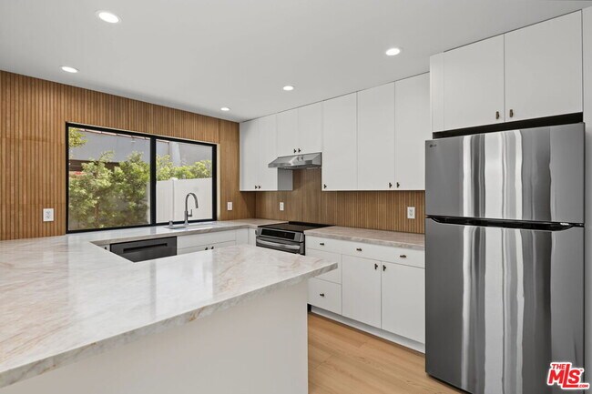 Building Photo - 5843 Whitworth Dr