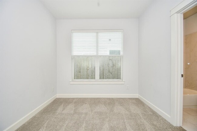 Building Photo - 703 Link Rd