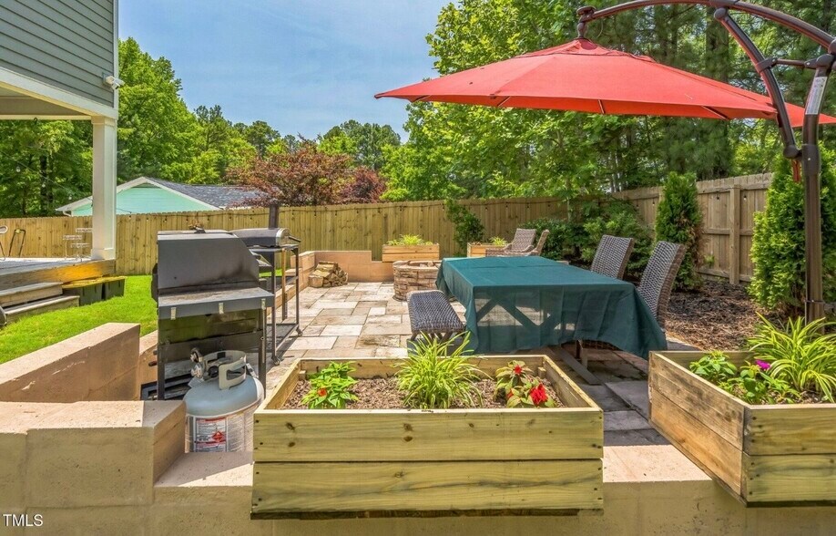 Building Photo - 647 N Hardee St