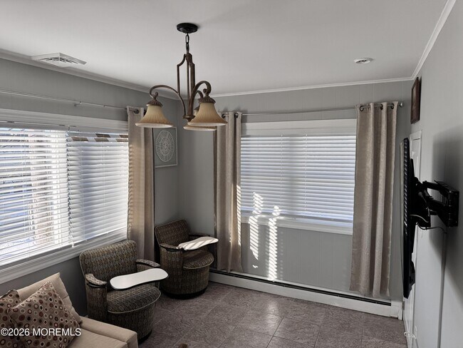 Building Photo - 604 SE Central Ave