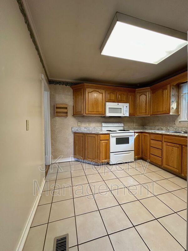 Building Photo - 3512 4th Ave N