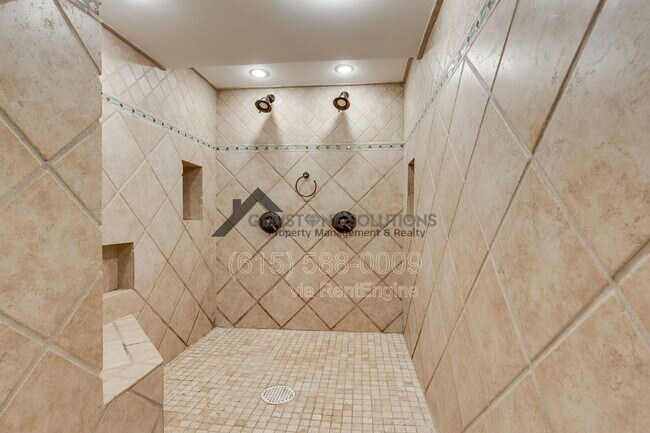 Building Photo - 502 32nd Ave S