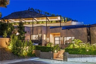 Building Photo - 4000 Bouquete St