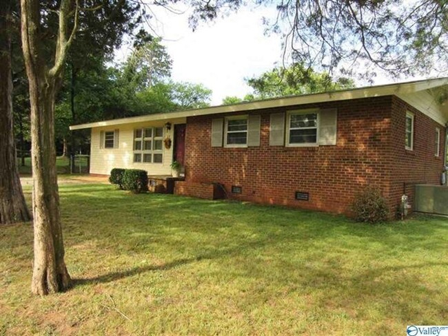 Building Photo - Newly remodeled 3 bedroom/2.5 bath brick h...