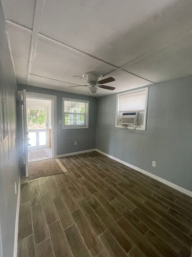 Building Photo - 919 S Washington Ave