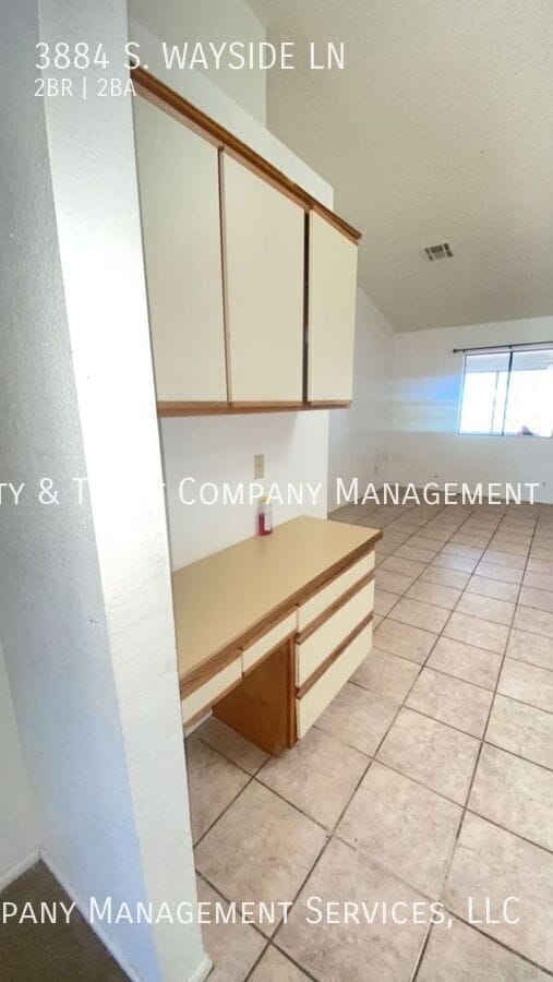 Building Photo - 3884 S Wayside Ln