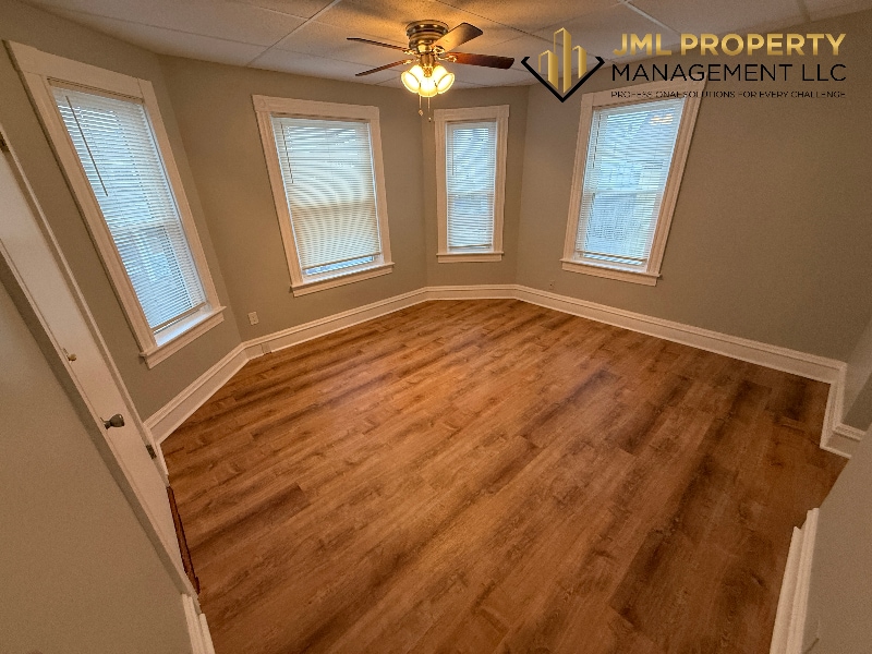 Building Photo - 117 Irving St