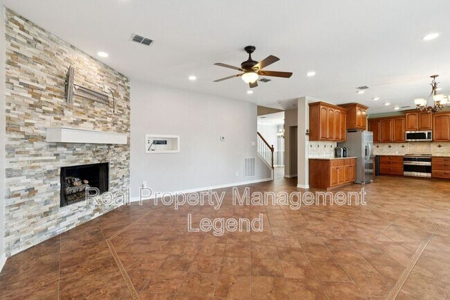Building Photo - 1805 Sumac Dr