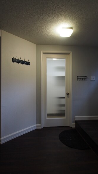 Building Photo - 4415 SE Hawthorne Blvd