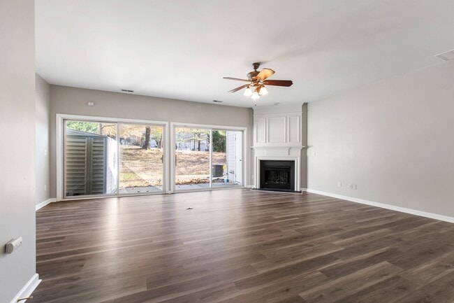 Building Photo - Beautiful End-Unit Townhome in Sought-After Breckenridge!