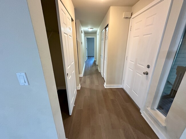 Hallway connecting living room, dining room to kitchen and all bedrooms has a spacious Pantry and se - 17731 NE 88th Pl