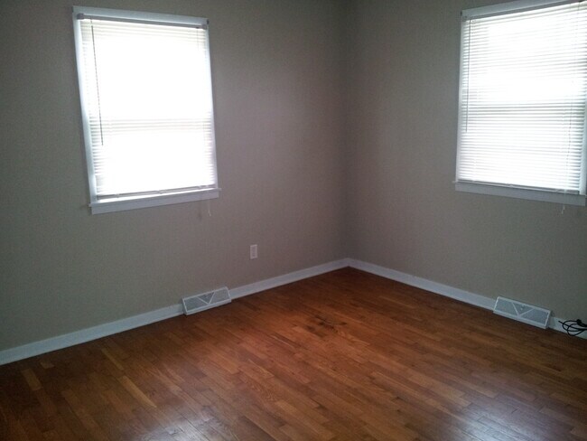 Building Photo - 1016 Christopher St