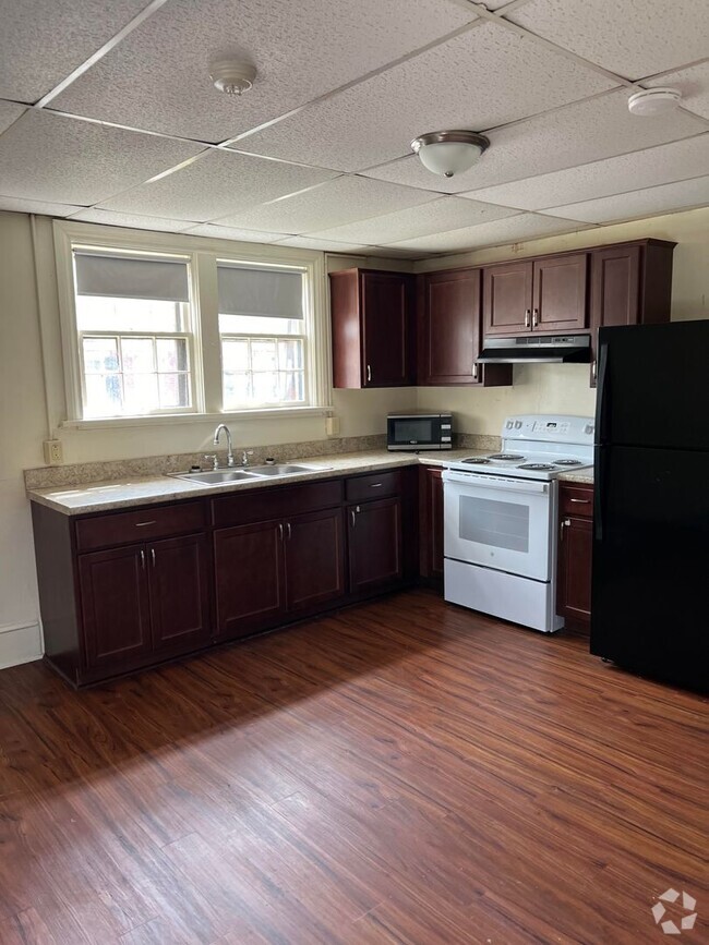 Building Photo - 171 W Louther St