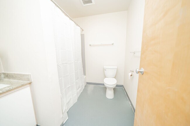 Building Photo - 1617 32nd St