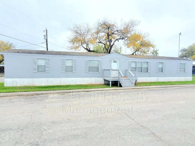 Building Photo - 14146 Interstate 35 Access Rd