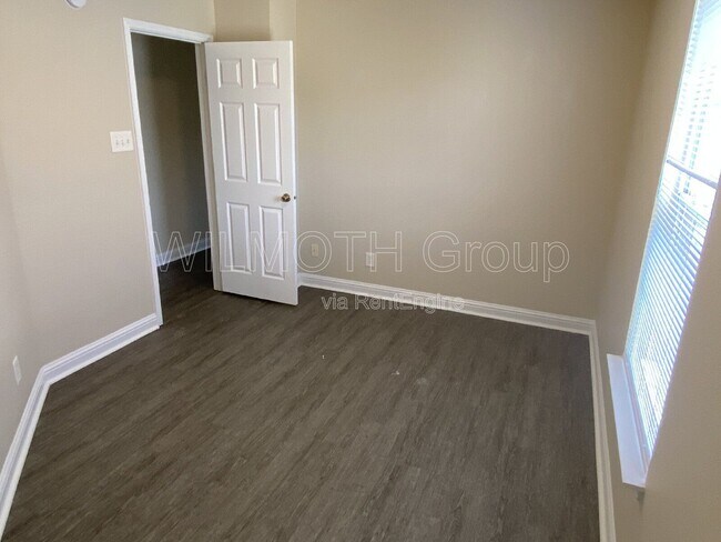 Building Photo - 12853 Courage Crossing
