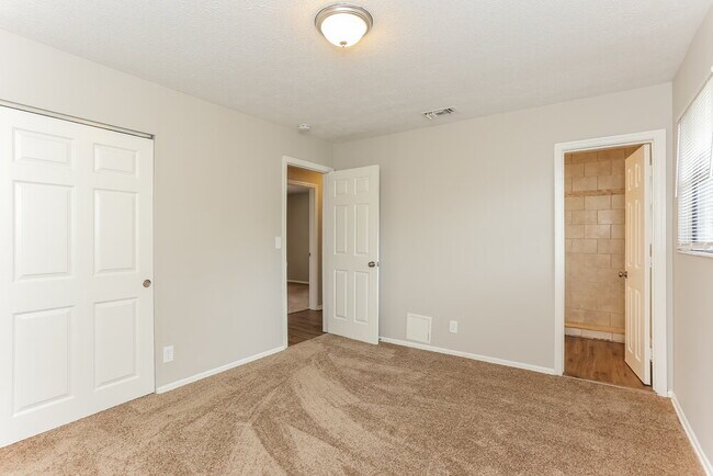 Building Photo - 2387 Betsy Dr