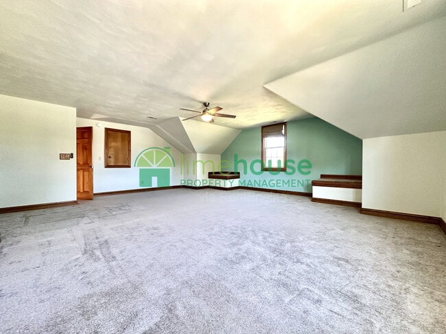 Building Photo - 700 Middle Rdg Dr