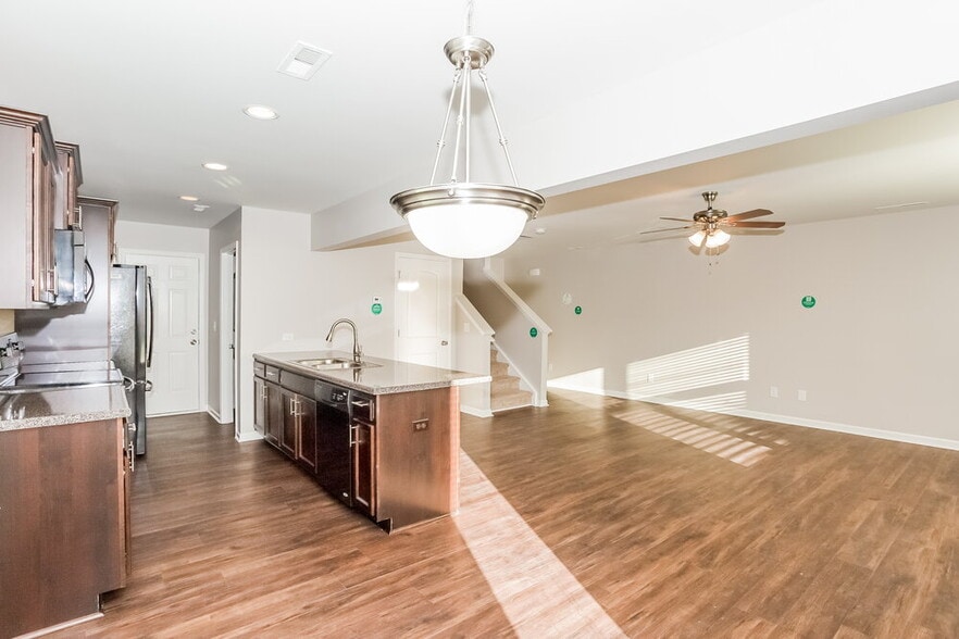 Building Photo - 9918 Portaferry Dr