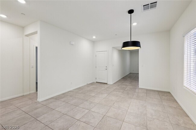 Building Photo - 10971 Meridian Flds Ave