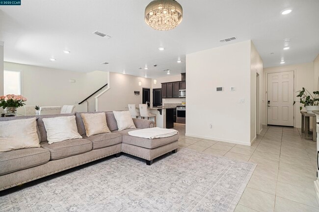 Building Photo - 546 Avanti Way