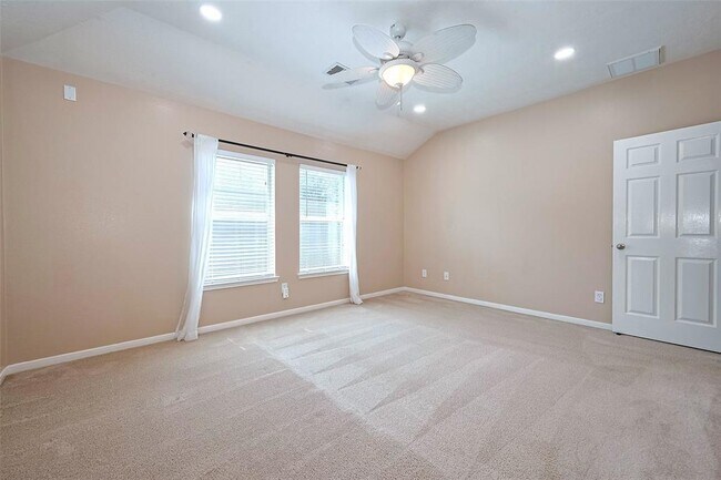 Building Photo - 2819 Lakecrest Way Dr