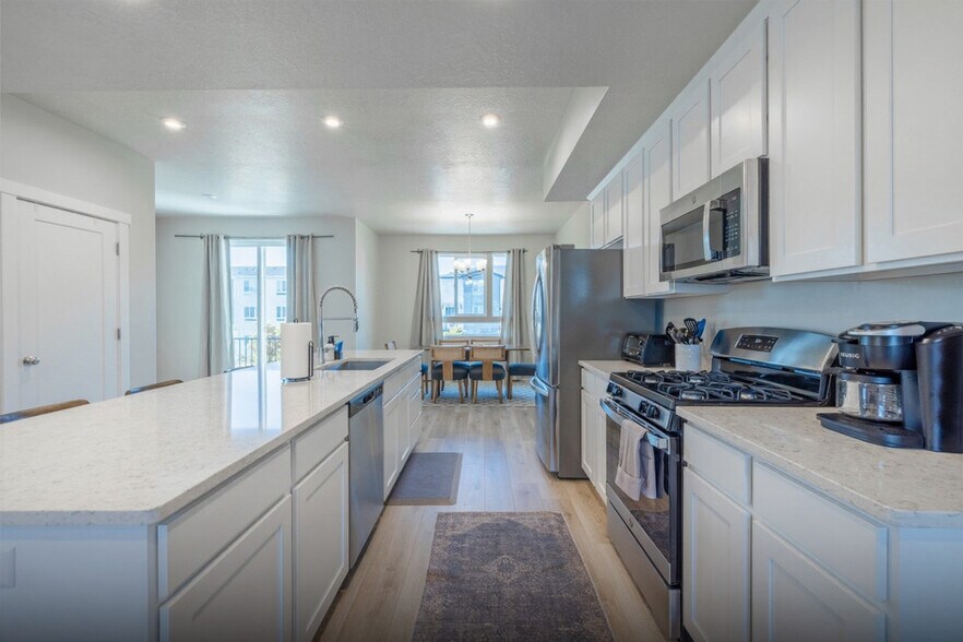 Building Photo - 1024 W 400 S